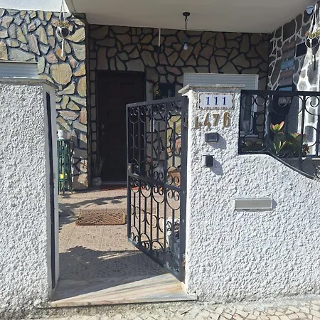 House Prosperity Δωμάτια σε οικογενειακή κατοικία Amora