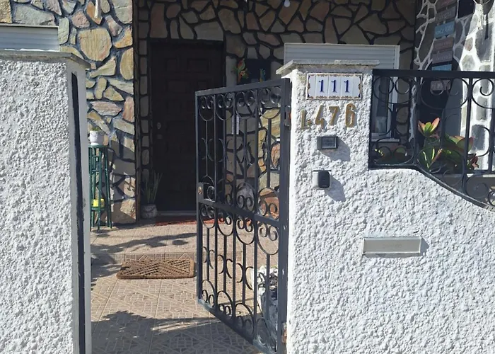 House Prosperity Δωμάτια σε οικογενειακή κατοικία Amora